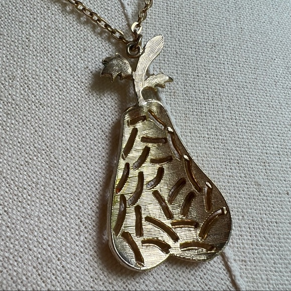Vintage Coro Pear Pendant Necklace - Picture 6 of 9